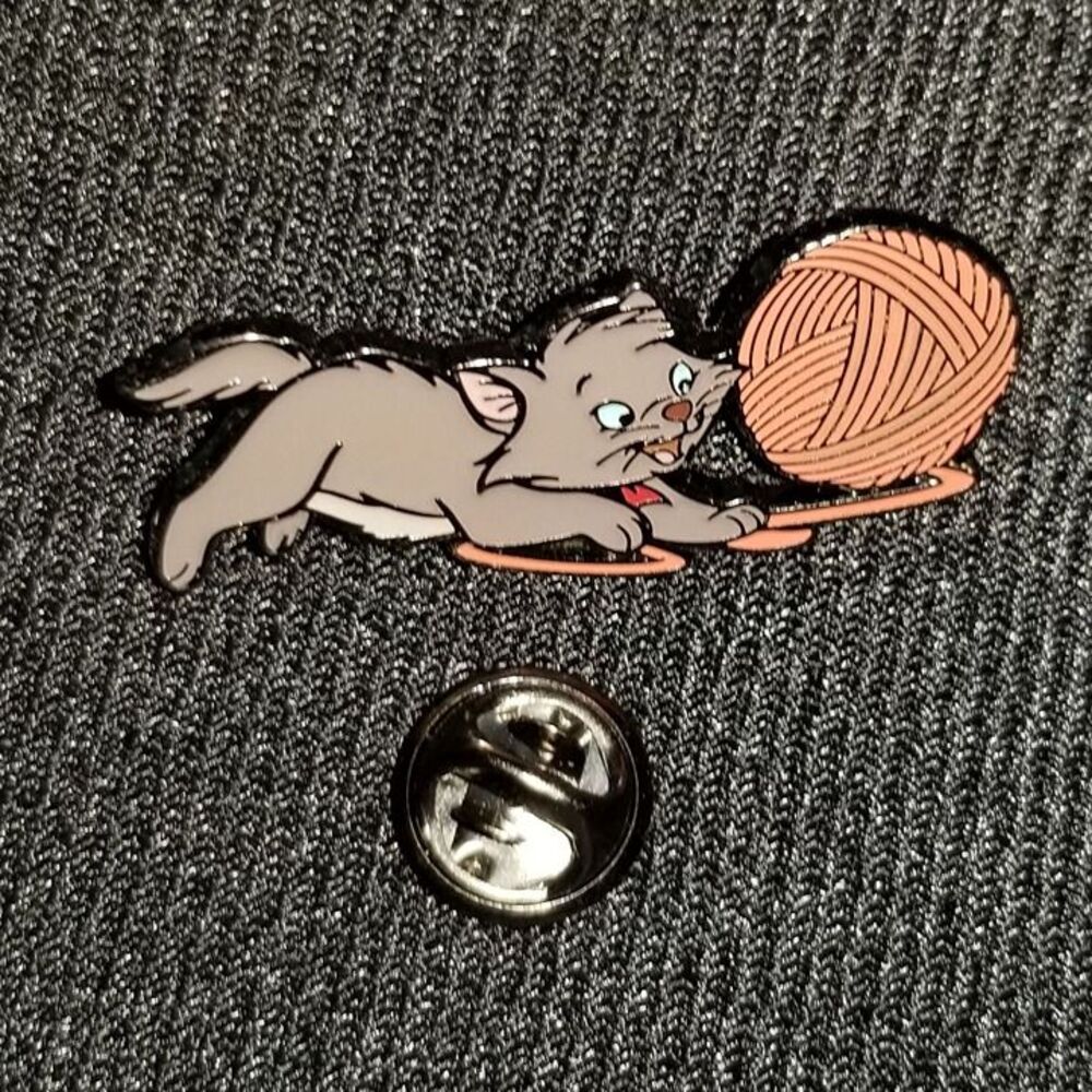 Disney Loungefly Pin Aristocats Berlioz Gray Kitten Cat Yarn Playing Playful